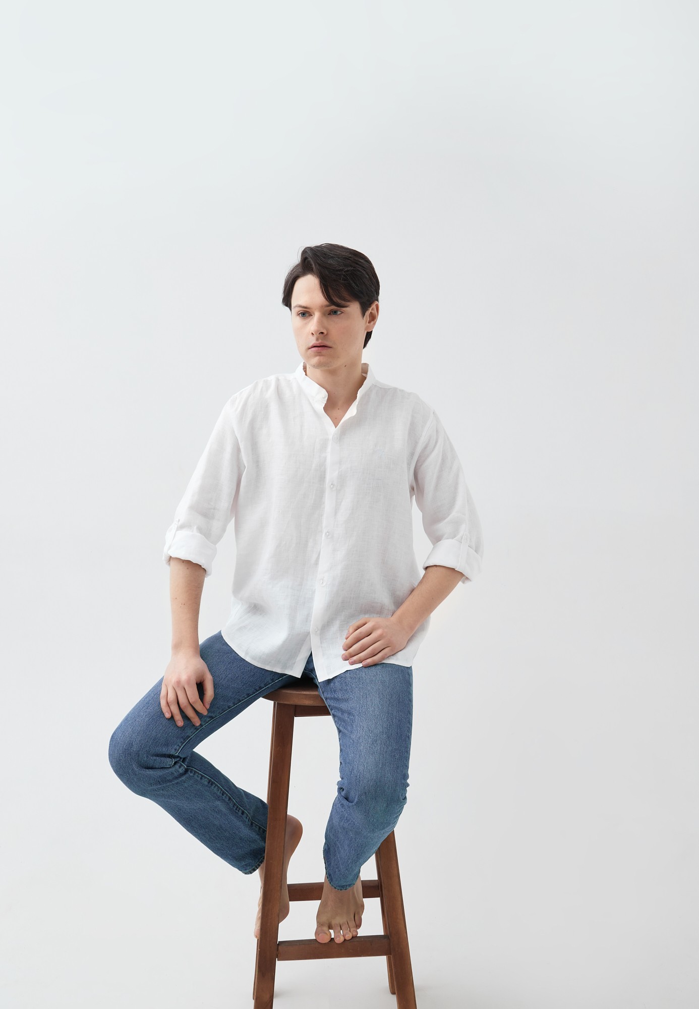 Mens stand-up collar linen shirt with embroidery "Swallow"