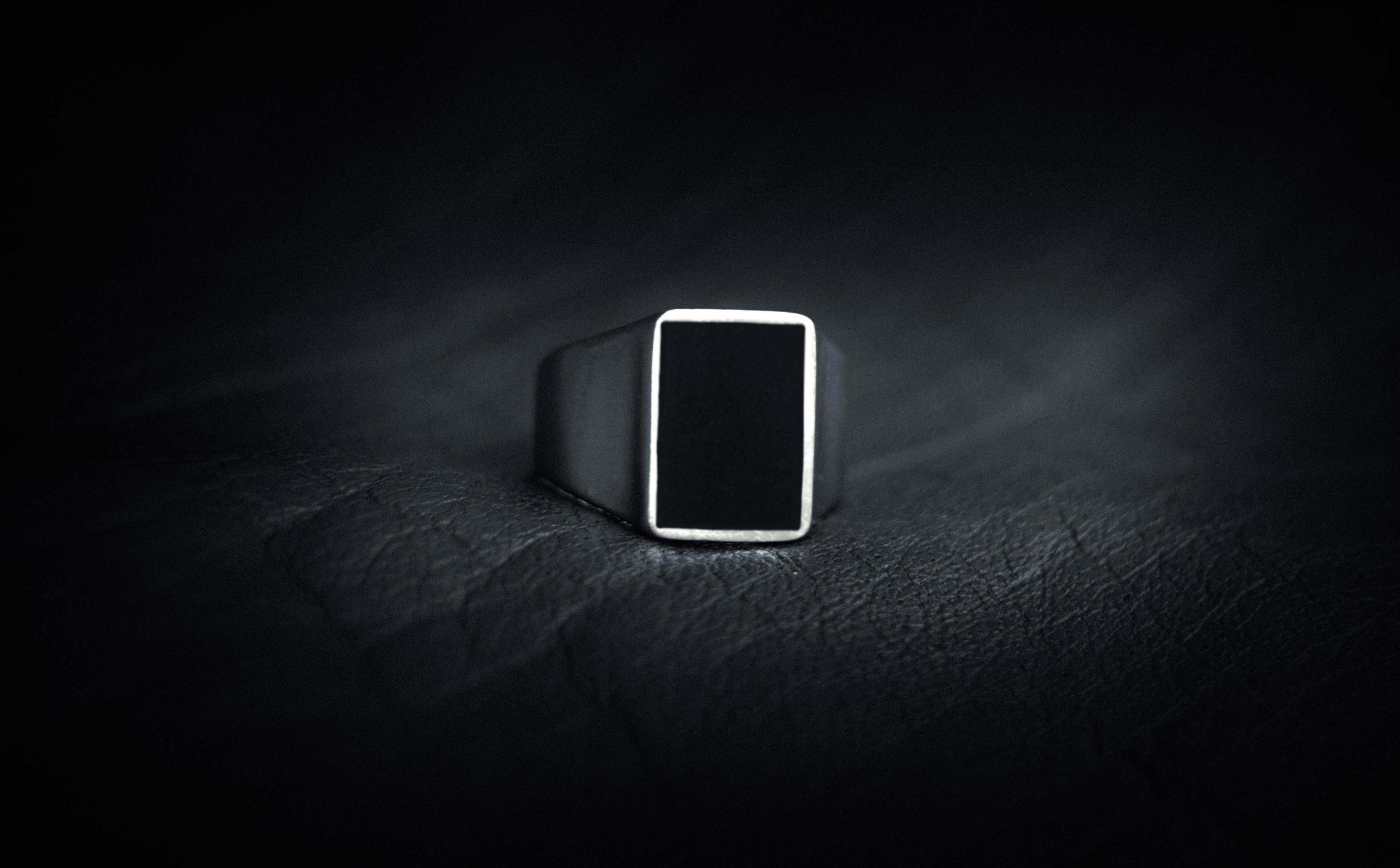 Magnum - rectangle mate ring with enamel element