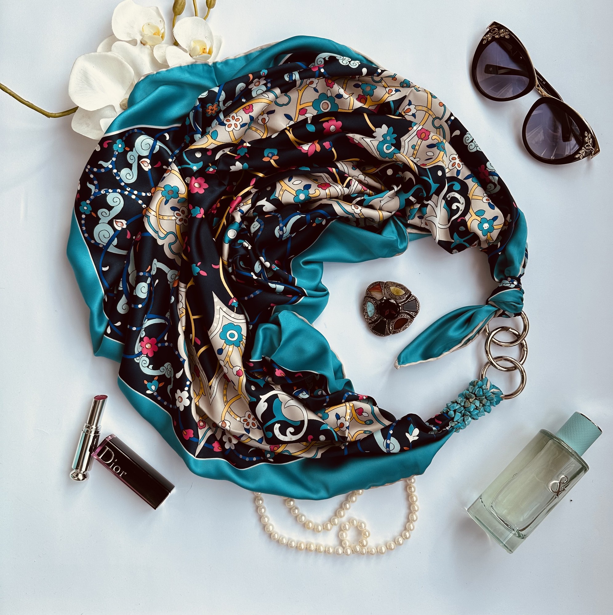 Scarf "turquoise waltz of the Flowers,,  ,, from the brand MyScarf. Decorated with natural sodalite