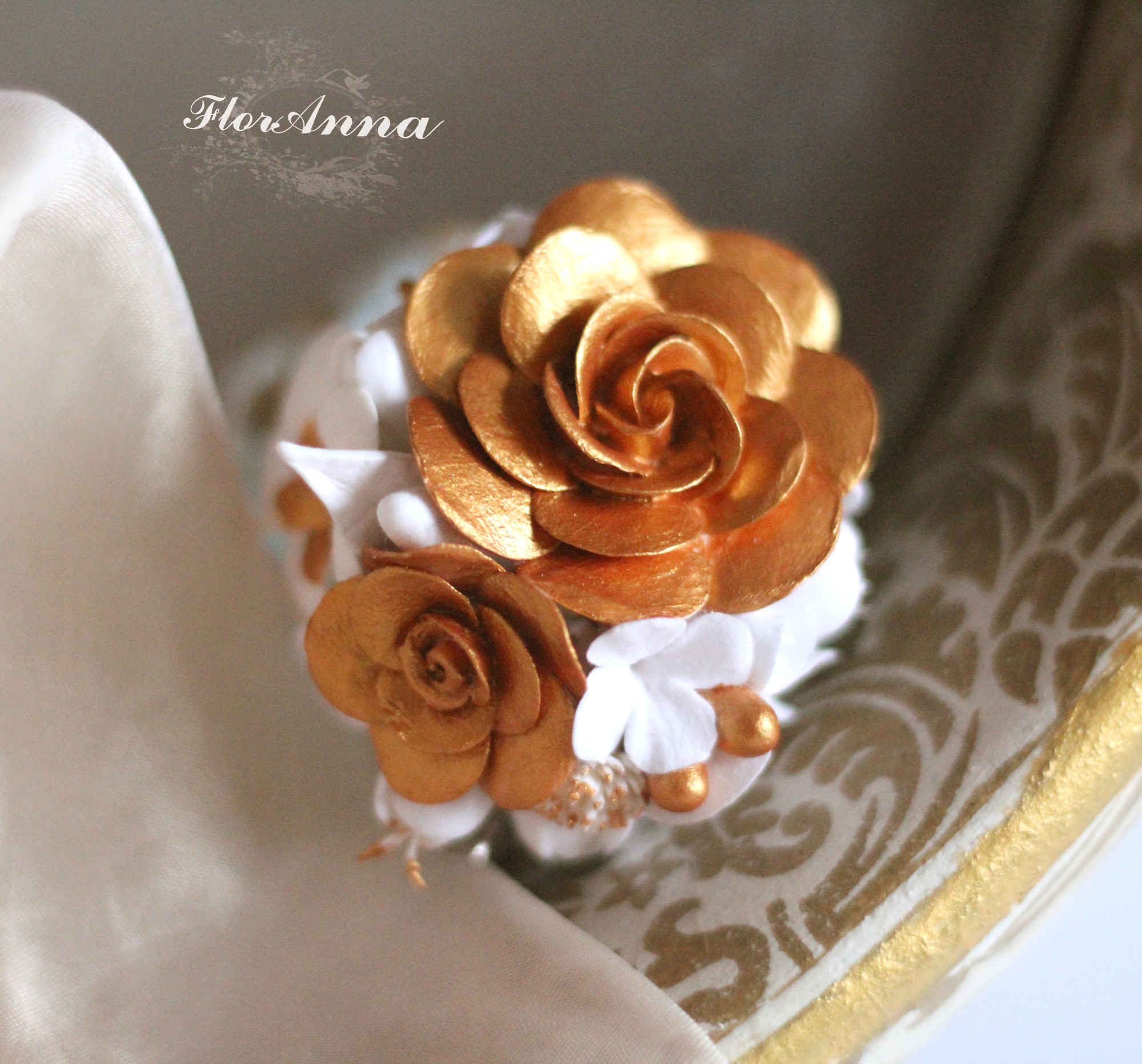 Hairpin/brooch with handmade flowers "Golden Baroque"