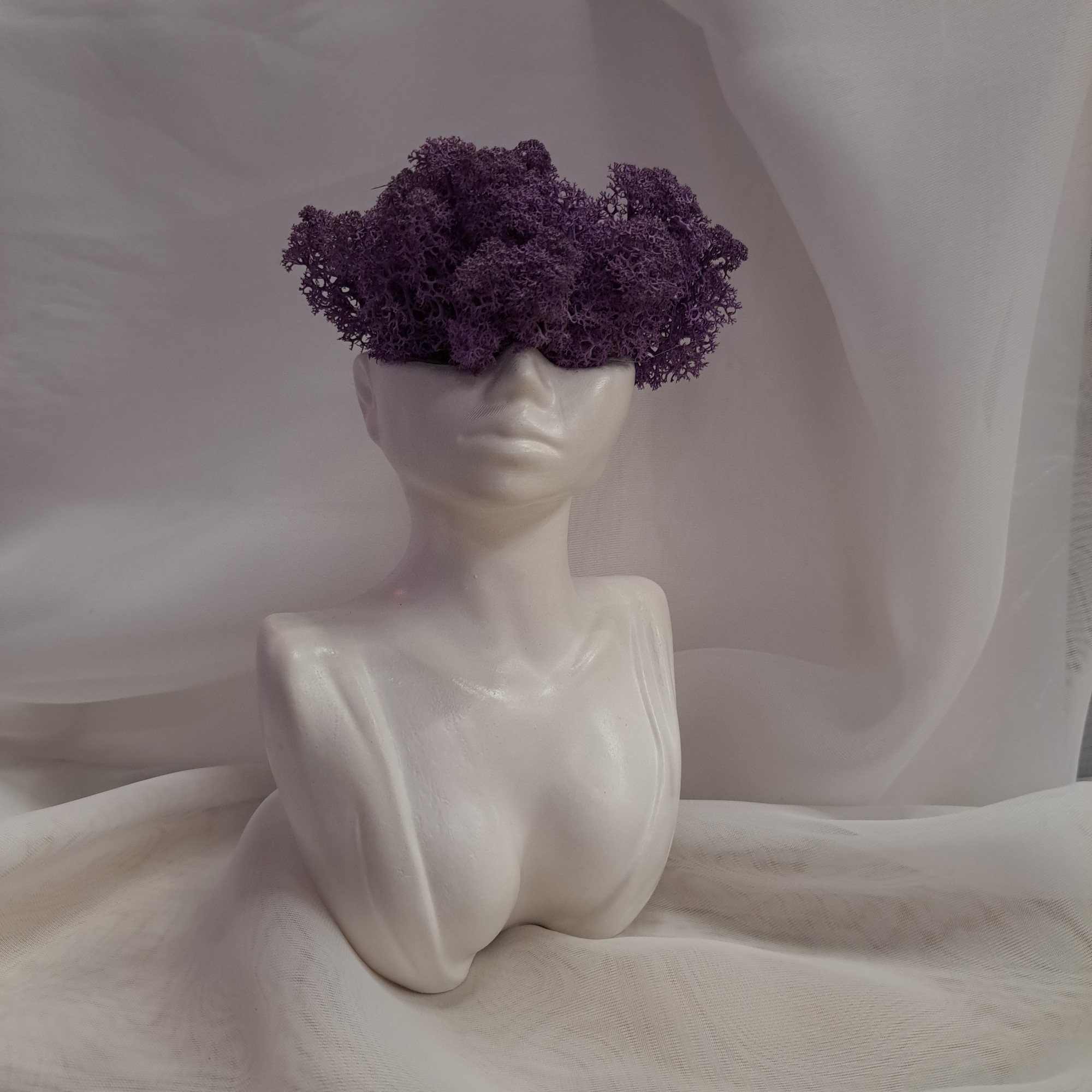 Vase-shaped planter filled with lush violet moss "Virgo"