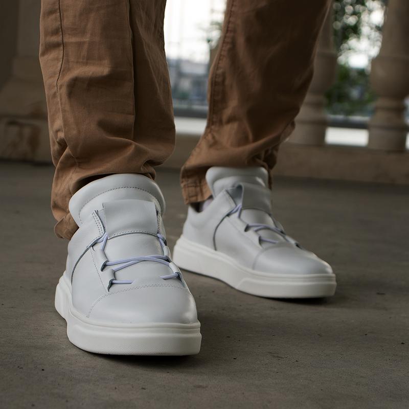 White men's sneakers "ED 448" with rubber laces. stylish and practical!