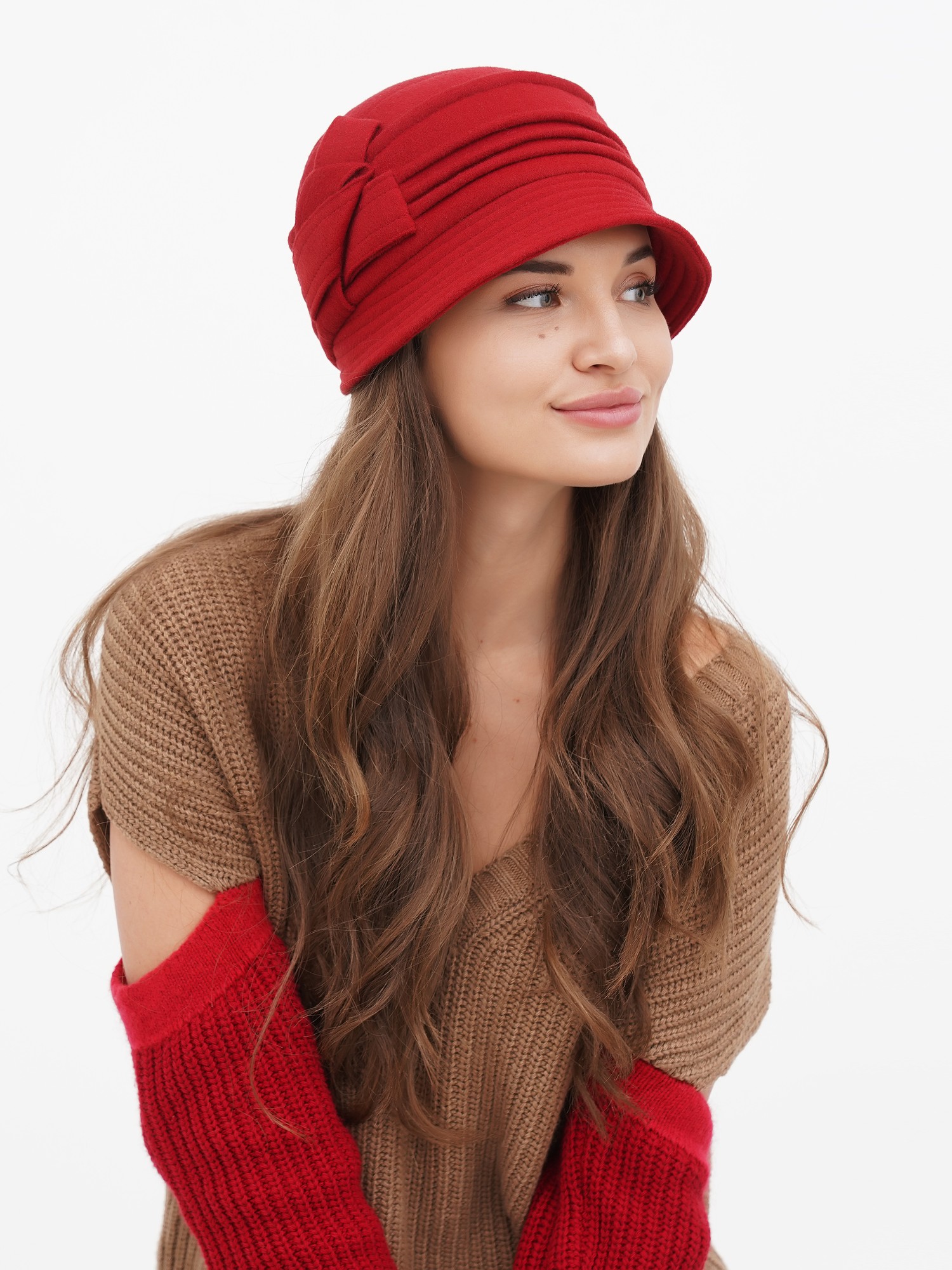 Cloche hat red women's made of cashmere