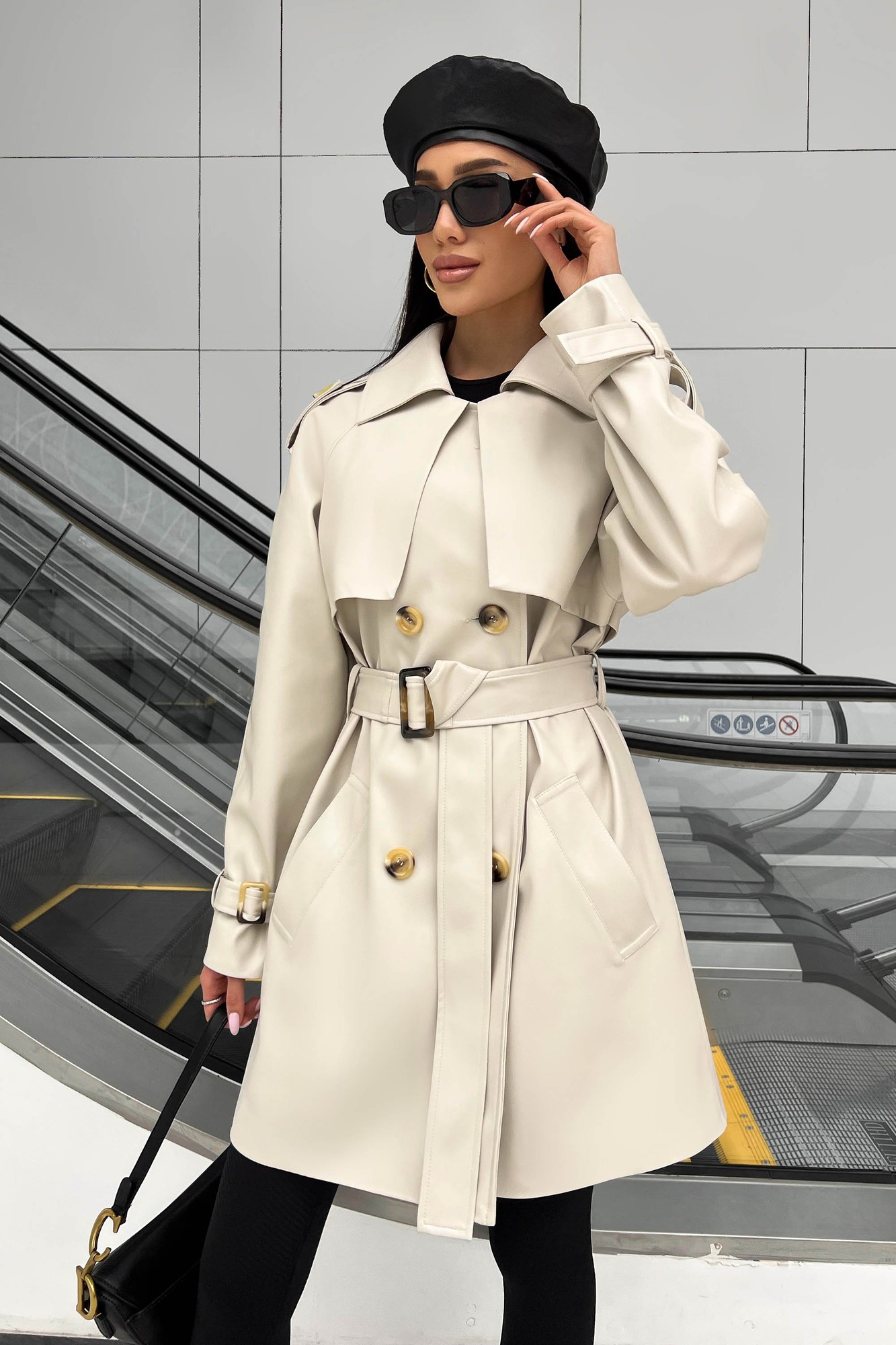 Trench coat Next is shortened in white color