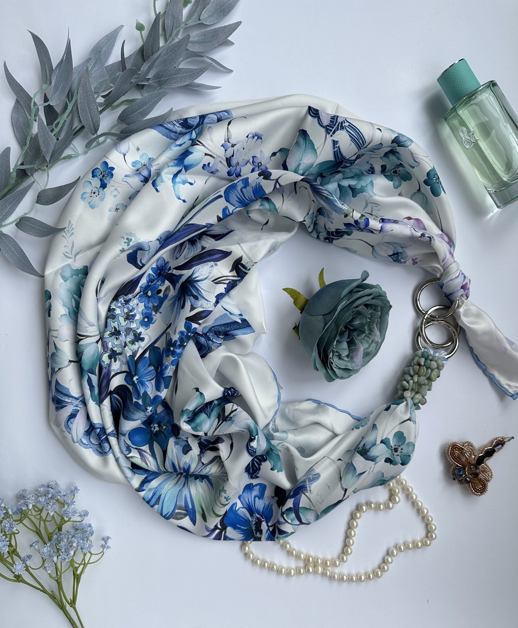 Scarf "Turquoise waltz::  from the brand MyScarf. Decorated with natural sodalite