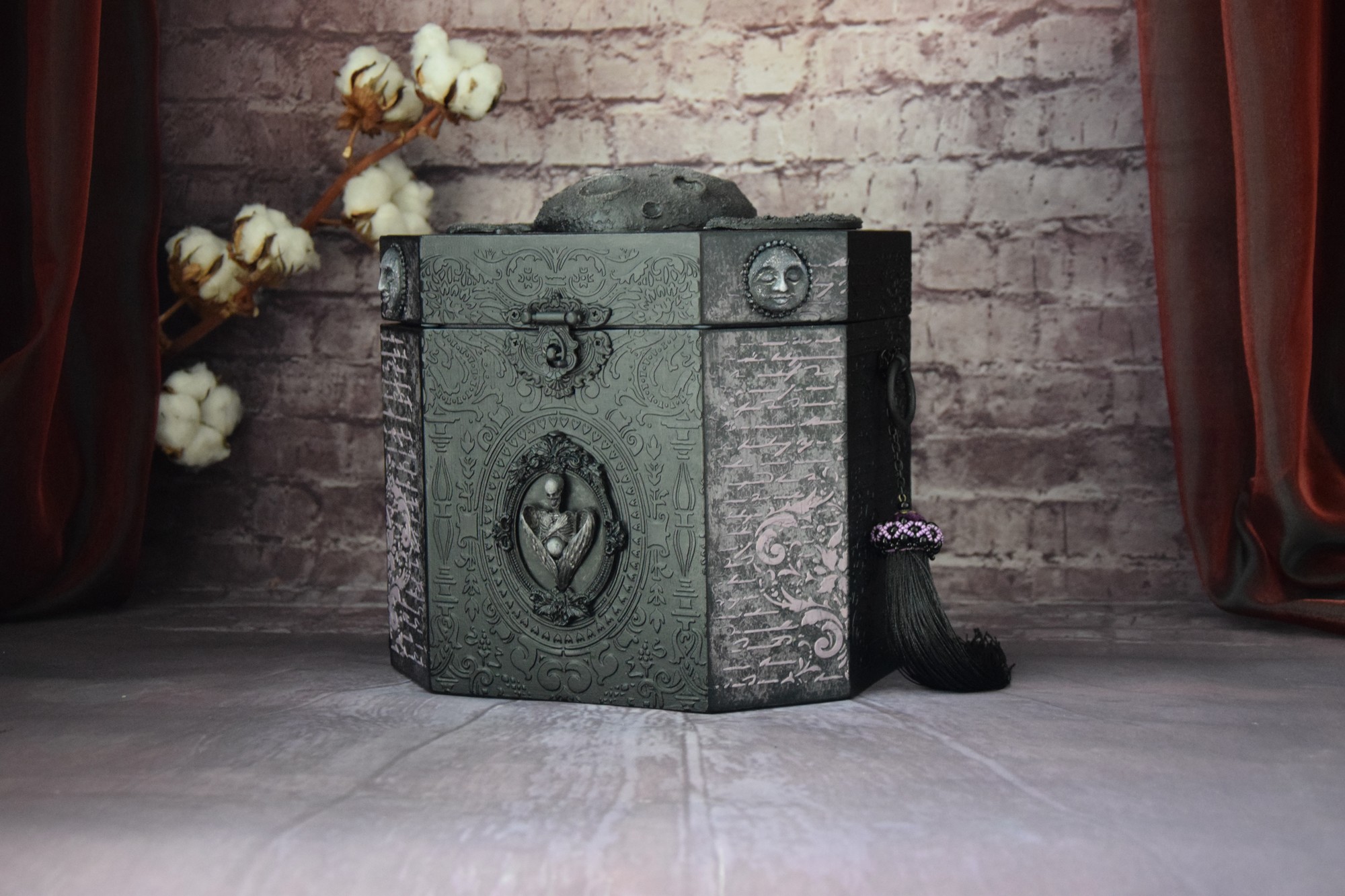 Black gothic jewelry box 33608 from Helen Romanenko with donate to u24