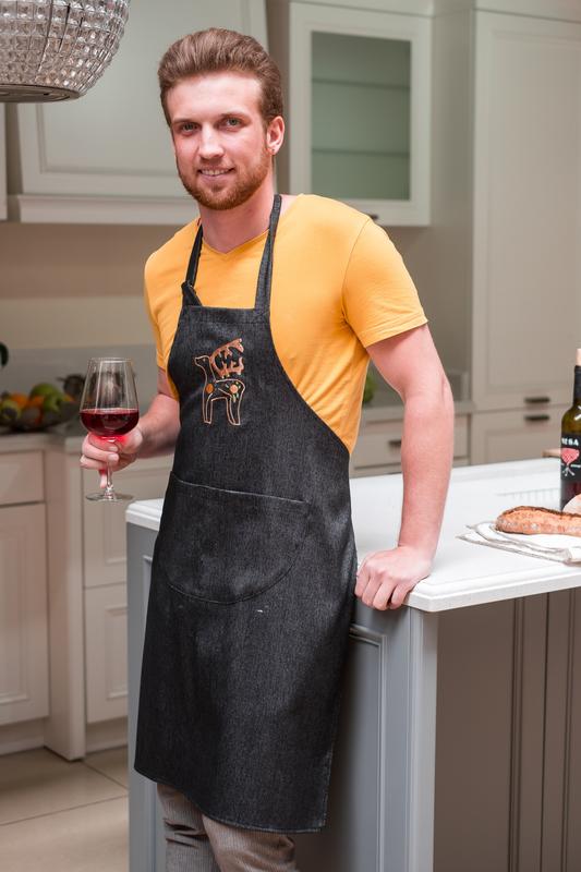 Apron with embroidered deer