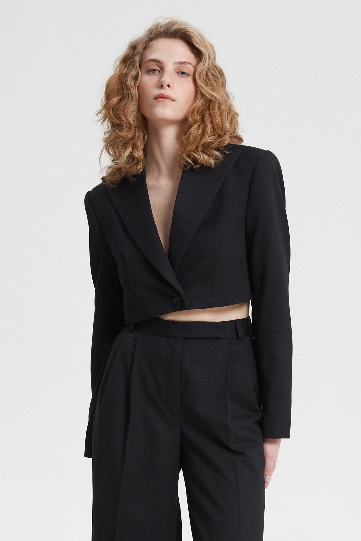 Black cropped jacket made of suit fabric with viscose