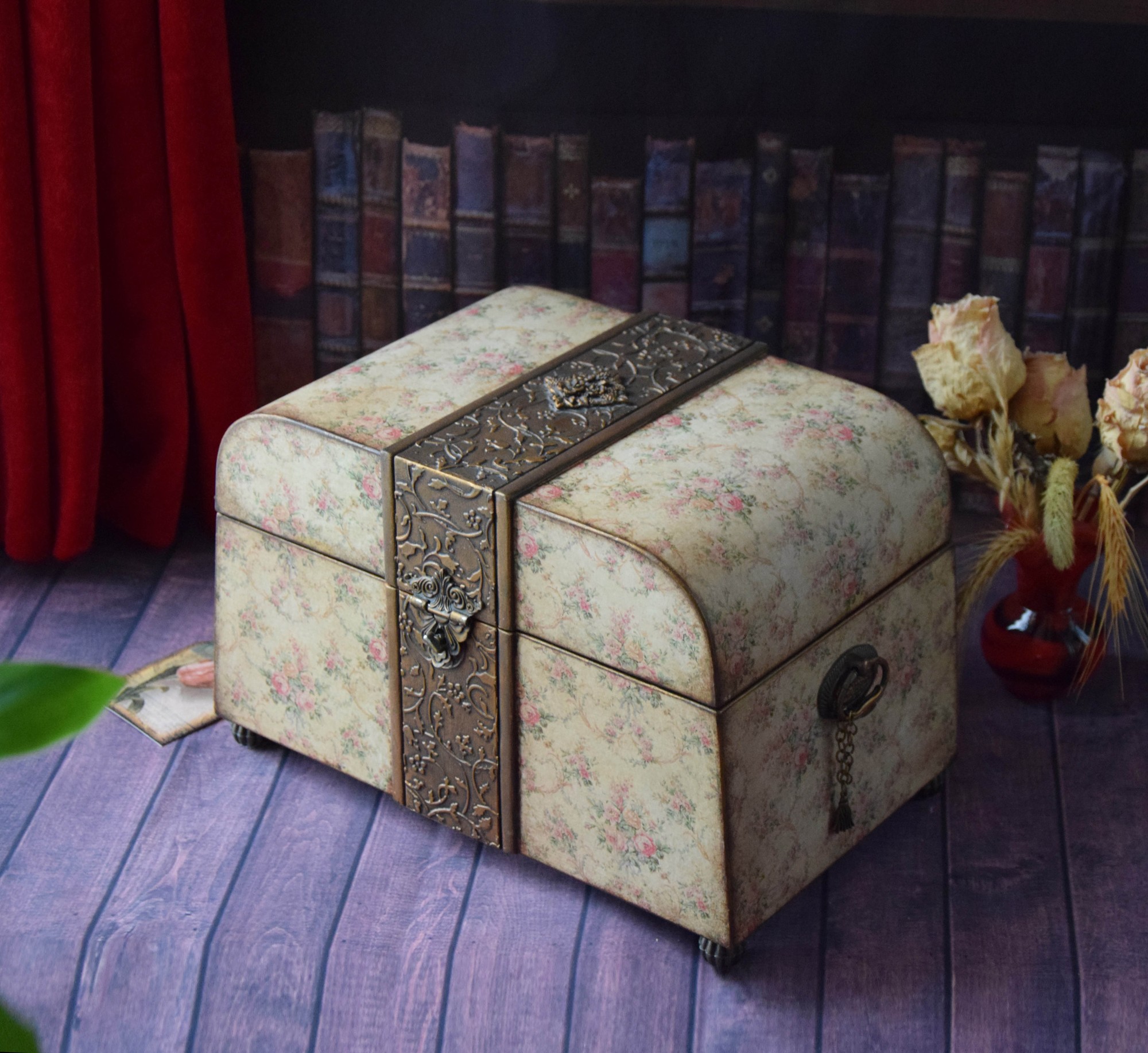 Large sewing storage box with a vintage style needle cushion 34656