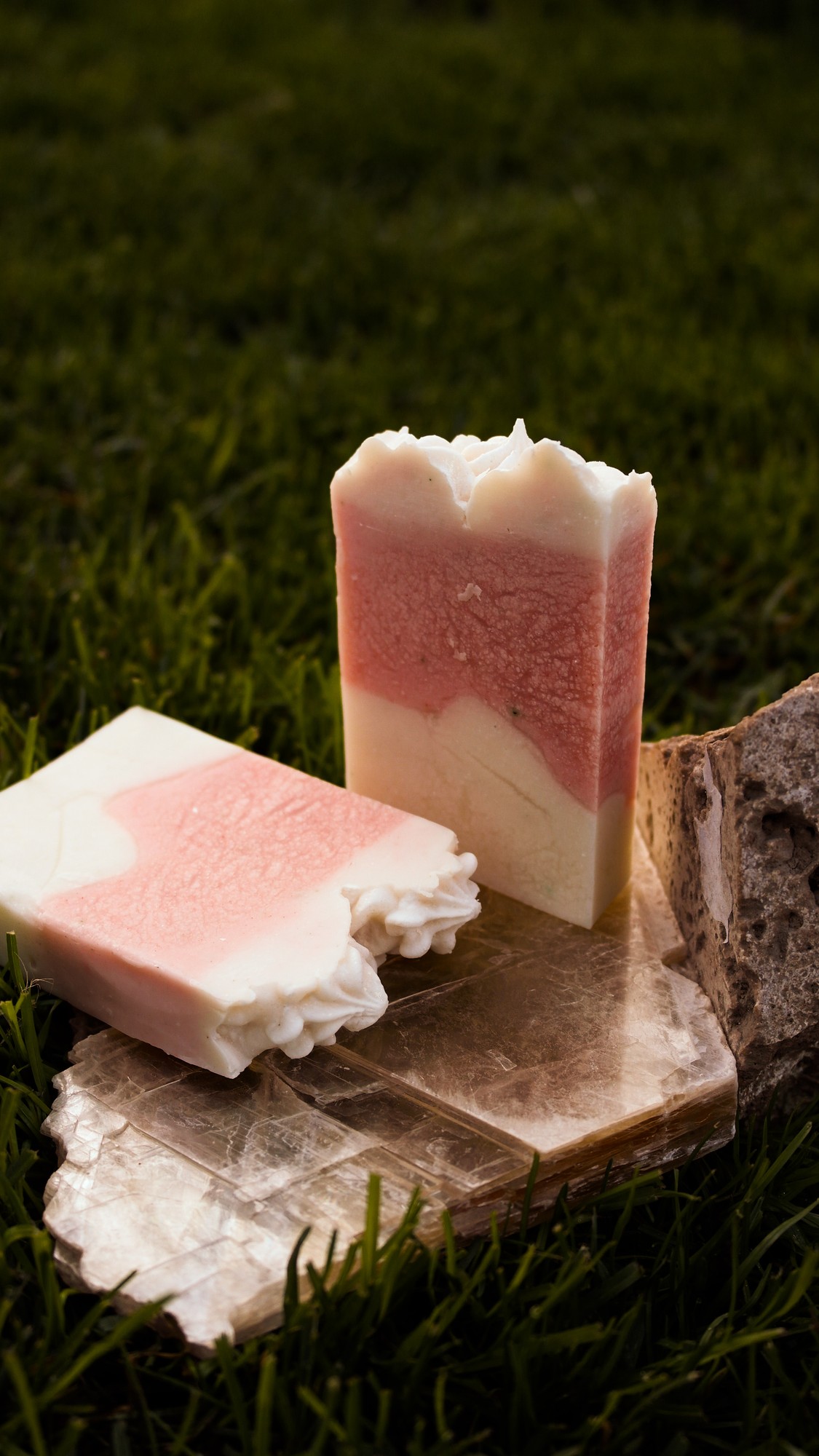 Soap with the aroma of palmarosa and geranium