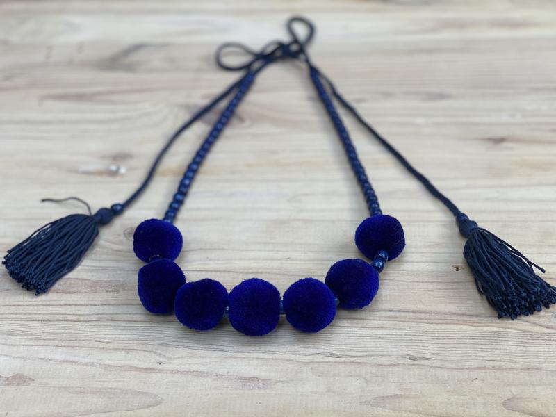 One row blue necklace with tassels
