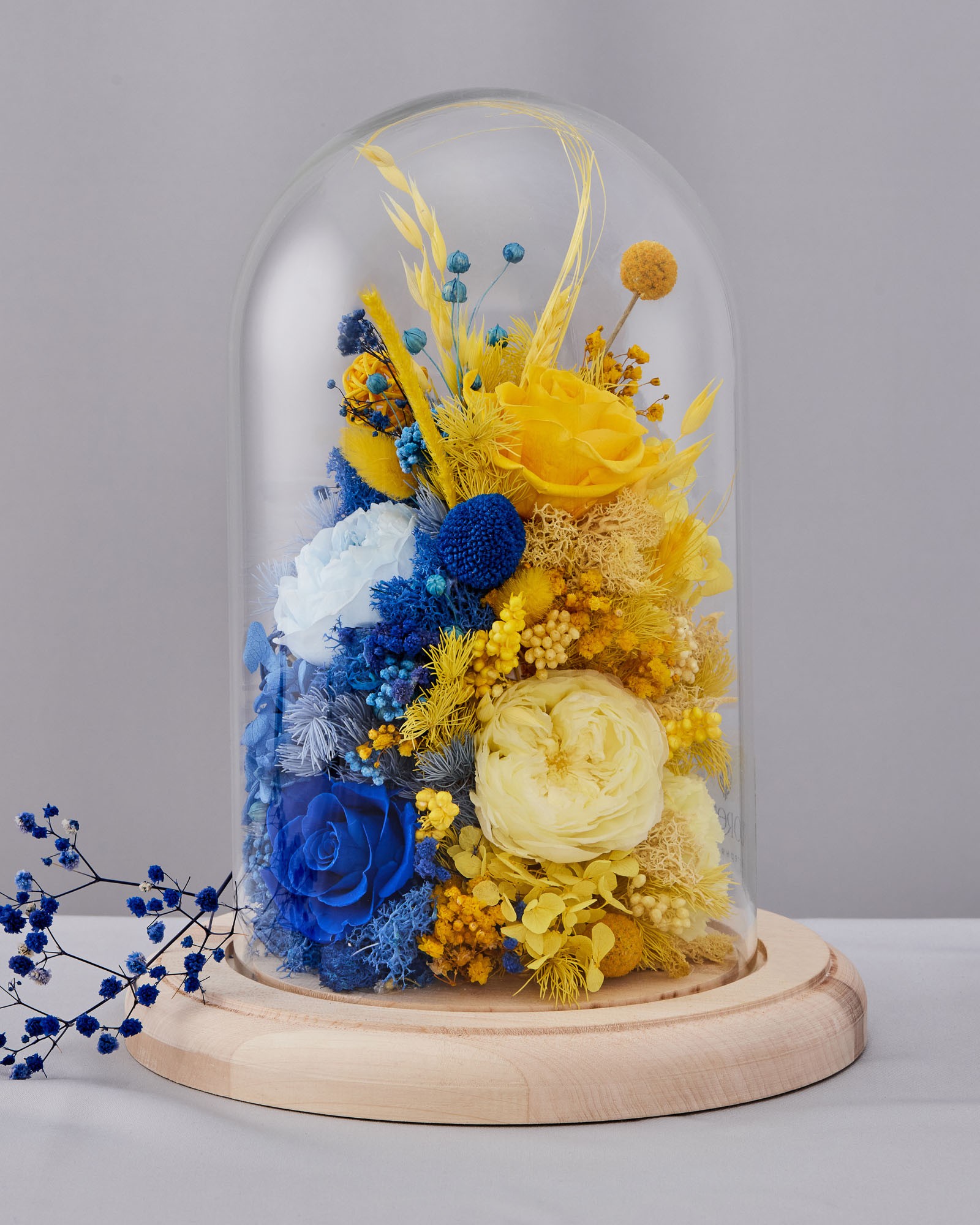 Flowers in glass dome "Independence Day"