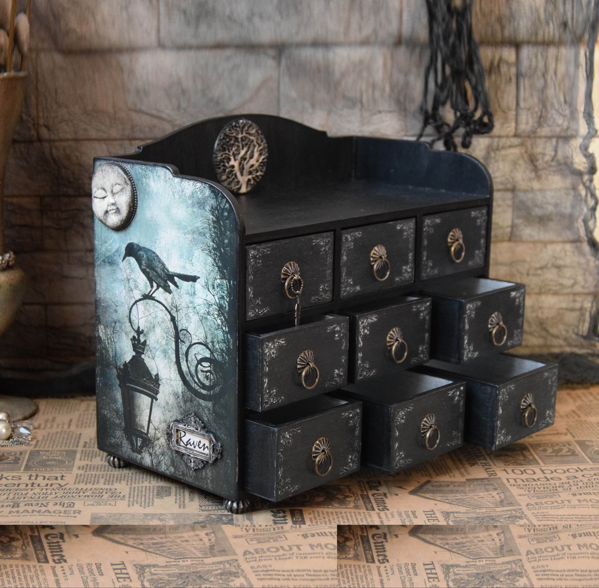 Mini chest of drawers Raven for jewelry storage