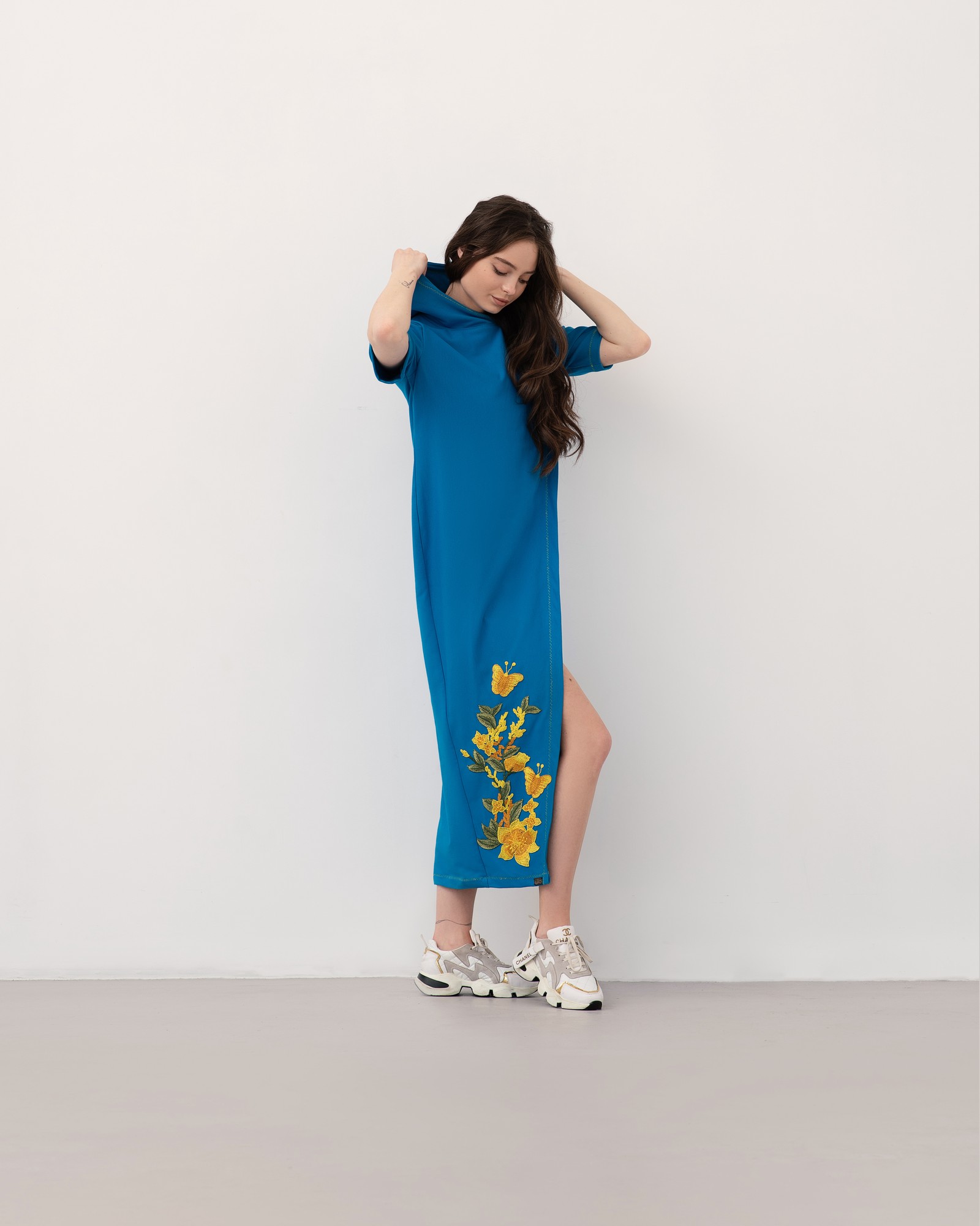 Long woman blue embroidered dress with the embroidery "Bavovna"