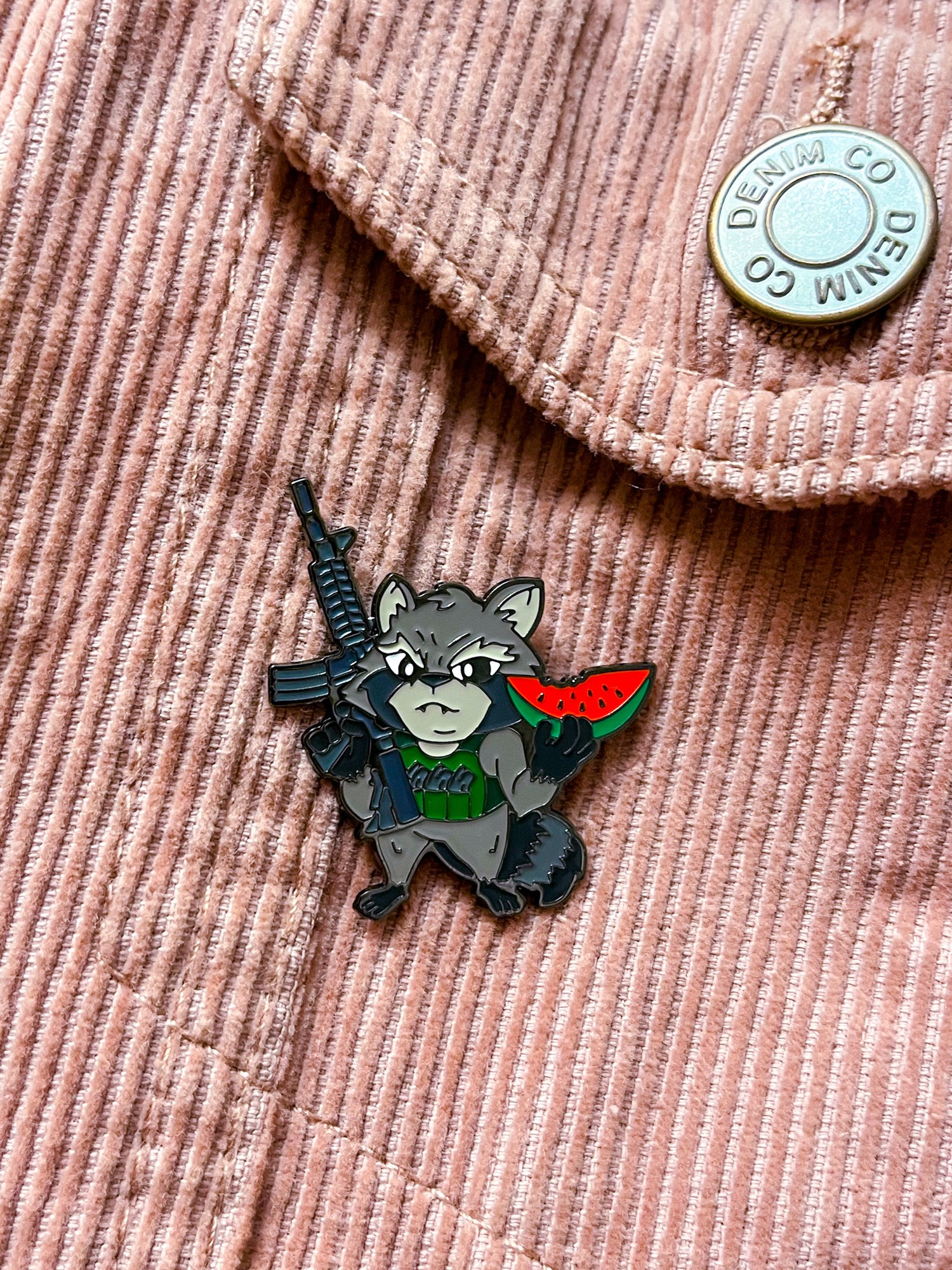 Metal pin "Raccoon from Kherson"