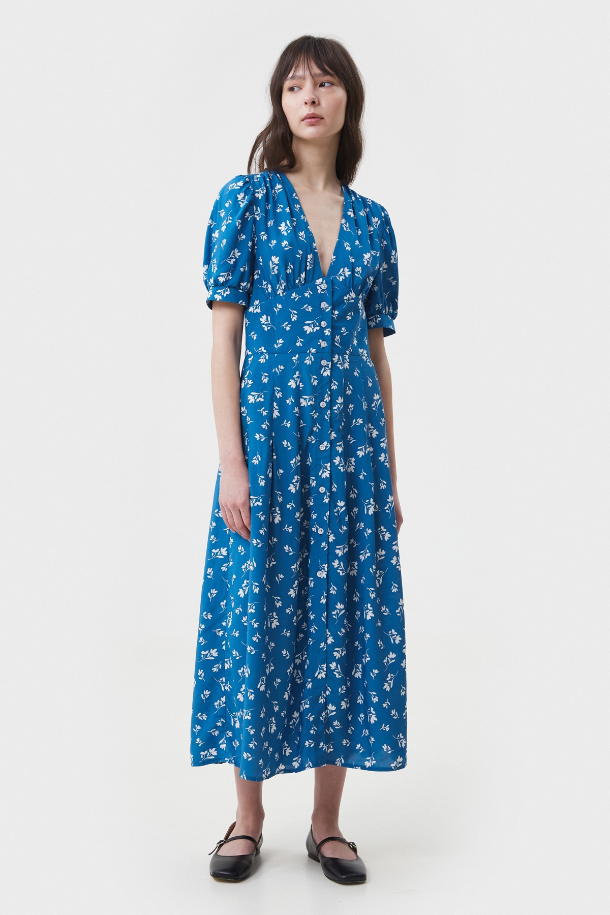 Blue viscose midi dress with buttons in floral print - 36877 from Must ...