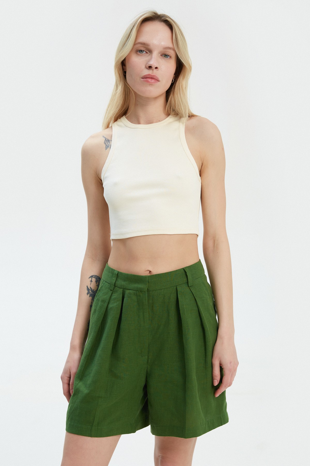 Green loosefit shorts made of 100 linen 37056 from Must Have with