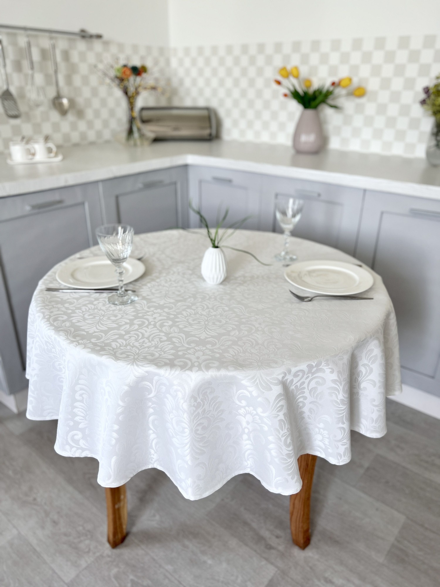 Teflon coated tablecloth ø138 cm. (54 in.) for a round table
