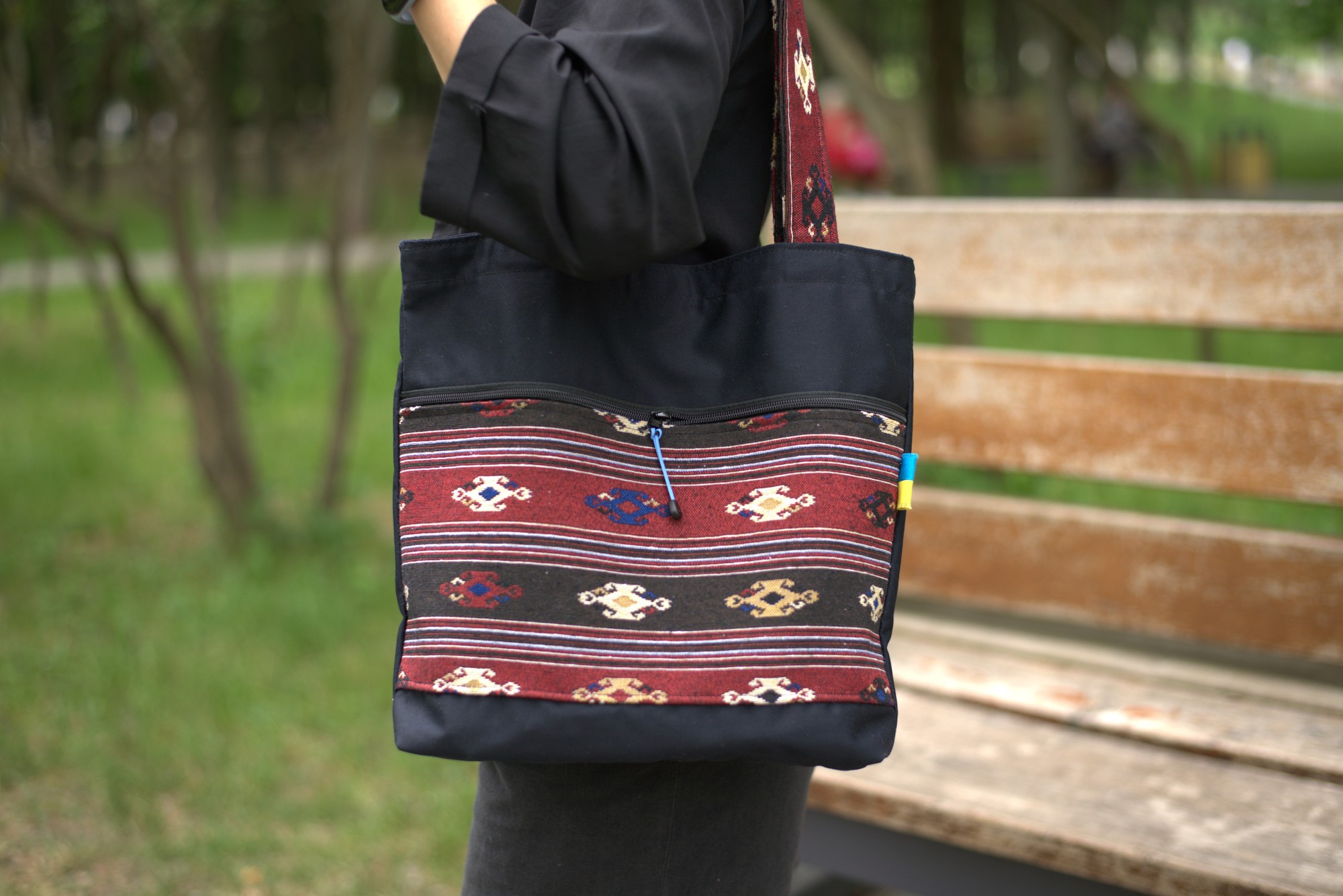 Women's shopping bag "Vazhnytsia E" handmade.