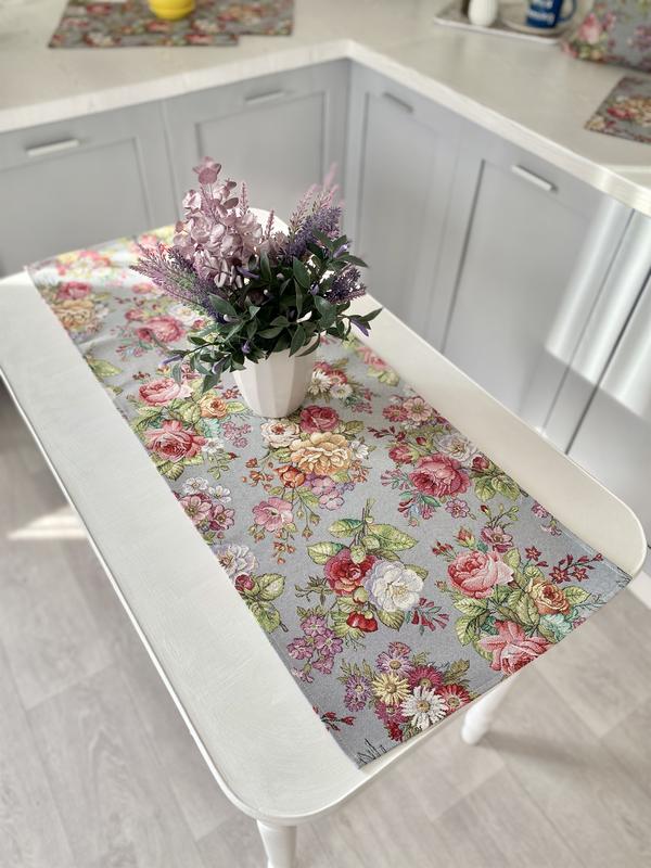 Tapestry table runner limaso 45x140 cm. with flowers