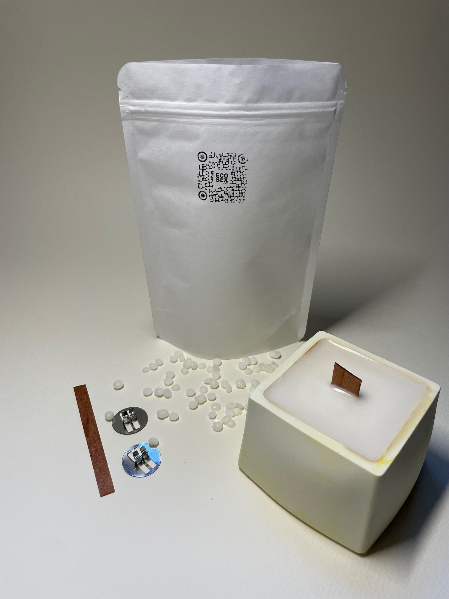 Refillable candle kit 39750 from ECOSEXUAL with donate to u24