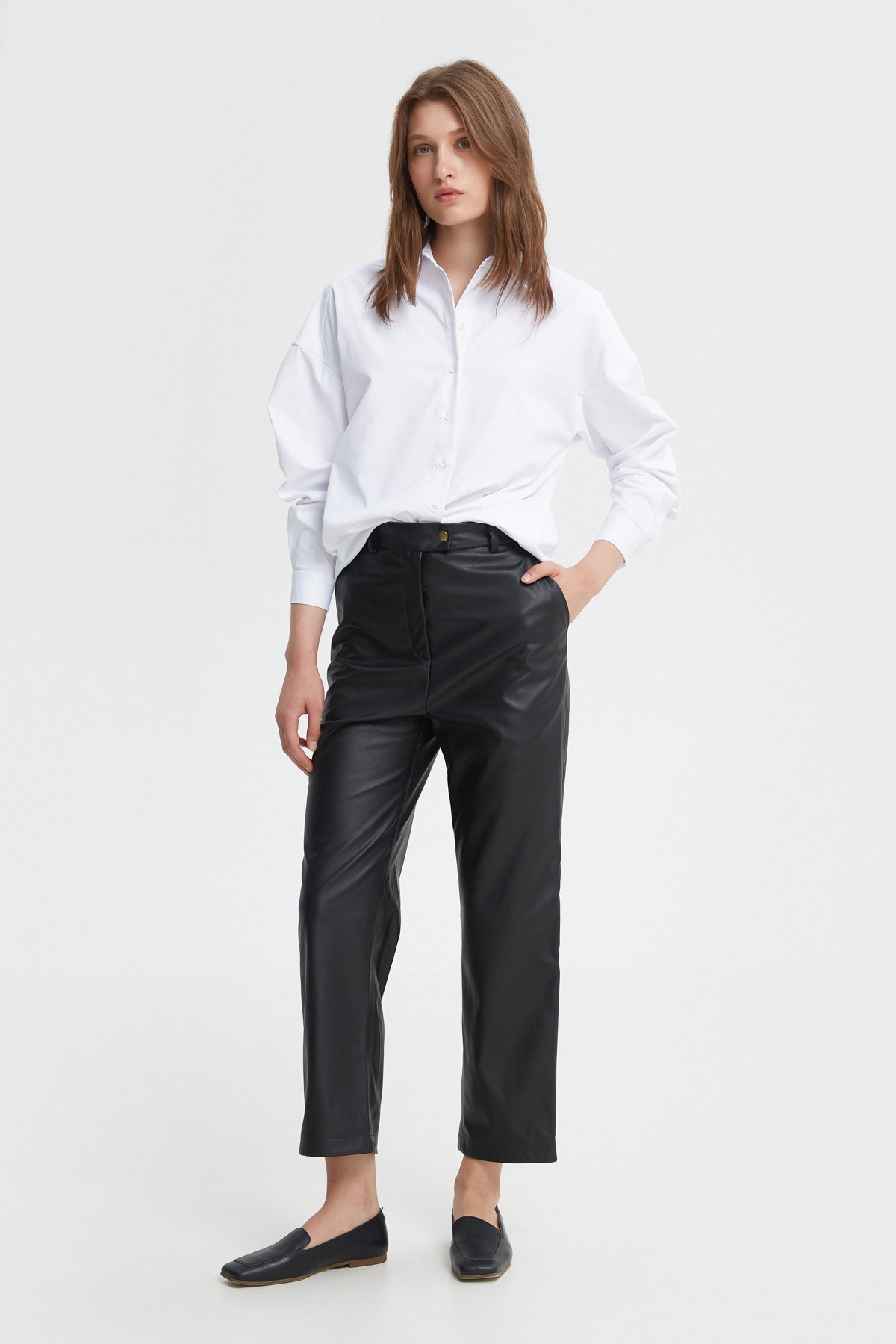 Black faux-leather straight cropped pants
