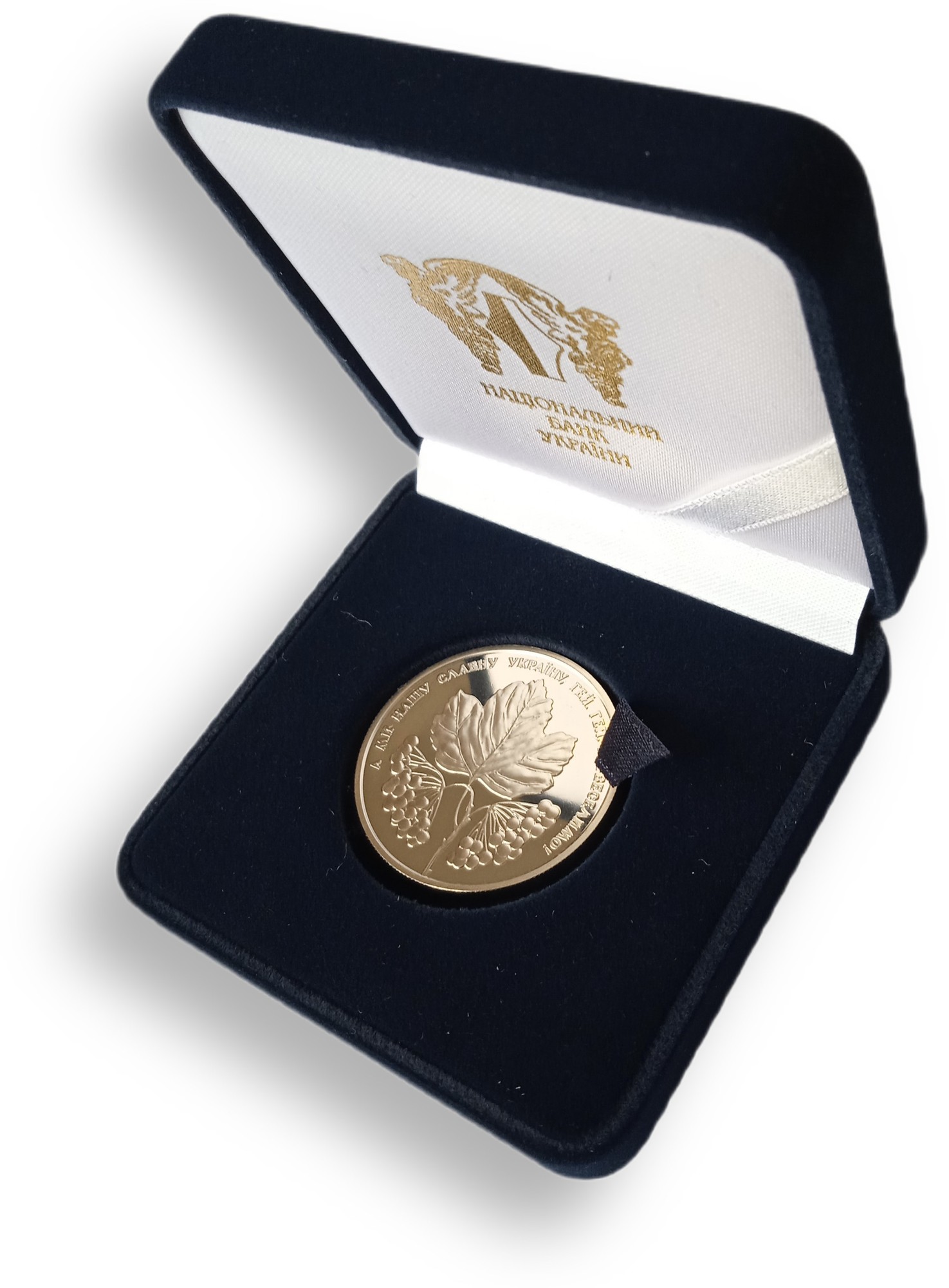 Coin "oh in the meadow of red viburnum" in a gift case of the national