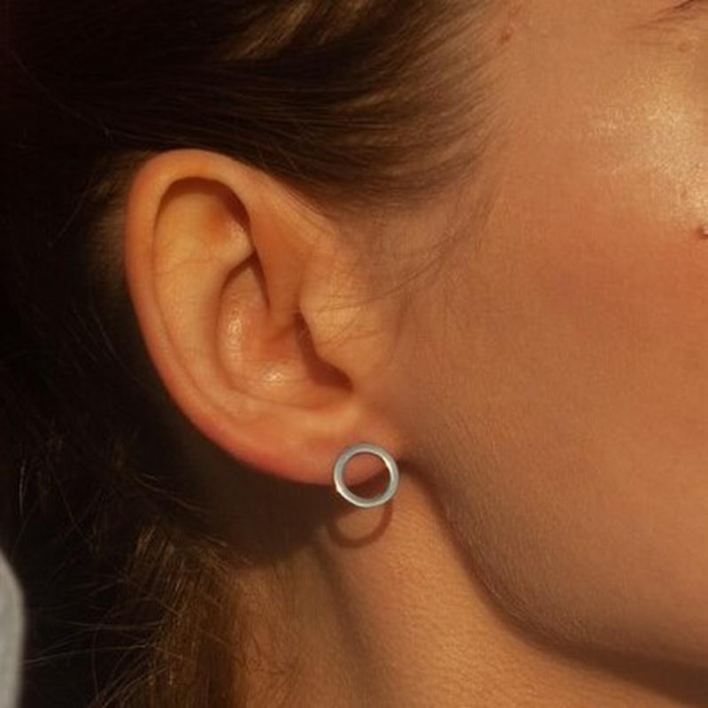 Small circle earrings