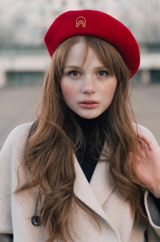 Red woolen beret with gold decor