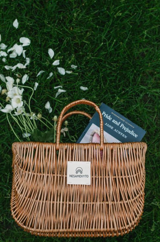 Mini picnic basket with duster bag