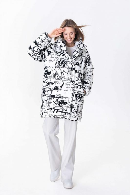 Black and white cropped jacket with an active print 500325 a LOT
