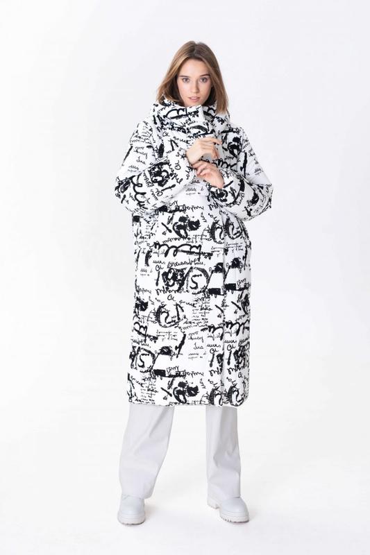 Black and white knee-length jacket with an active print 500326 a LOT