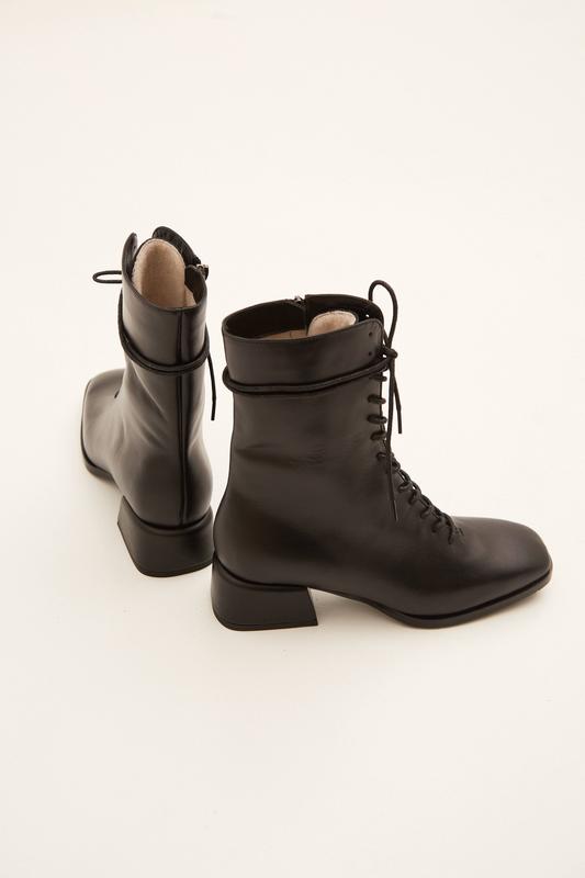 Elagant meed-heel ankle boots