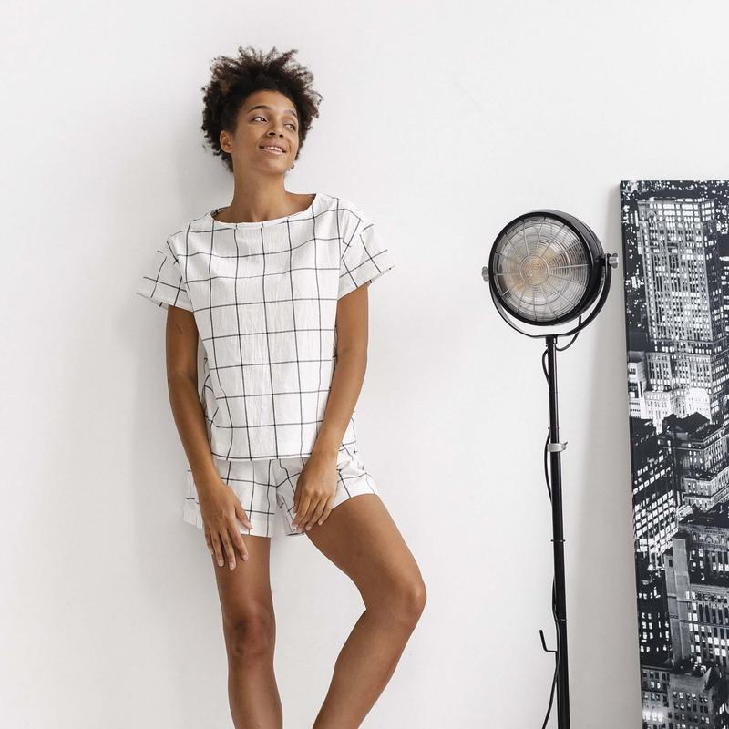 WOMEN'S PAJAMA WITH SHORTS GRIDDED WHITE