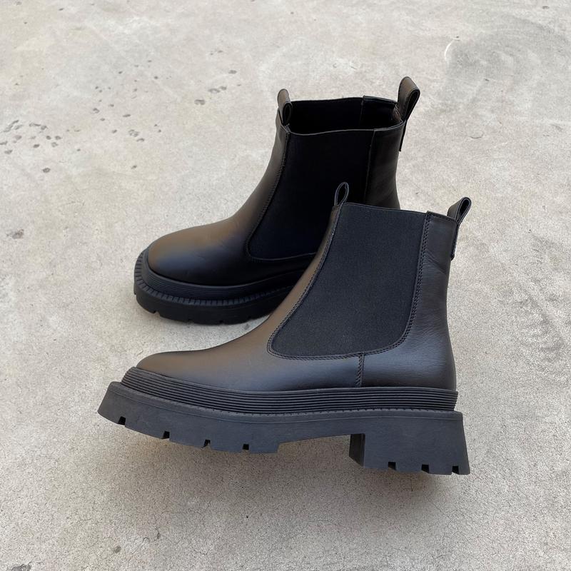 Classic leather chelsea boots