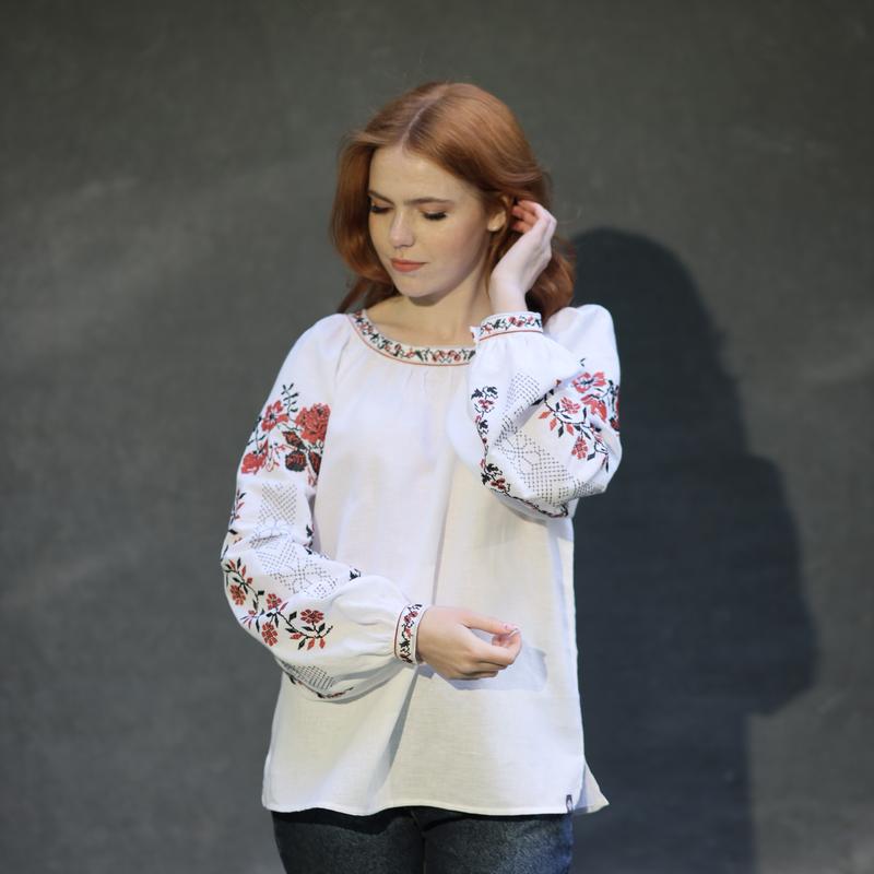 Women's embroidered blouse "Donnechyna"