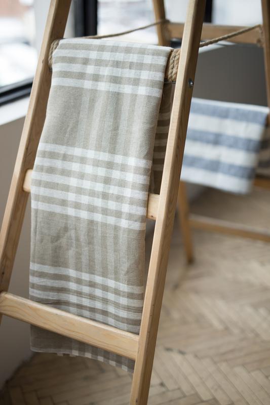 Linen tablecloth in a large cell. Size: L - 190*240 cm
