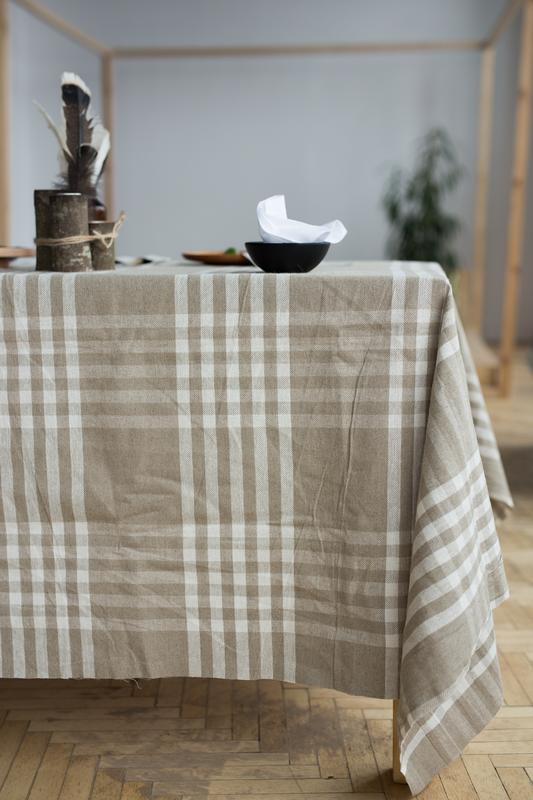 Linen tablecloth in a large cell. Size: S - 140*140 cm