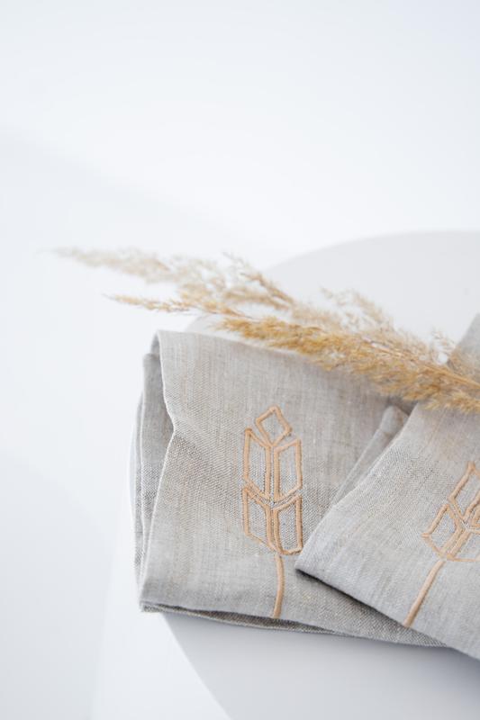Table napkins with machine embroidery. Collection "Spikelet". 4 piece