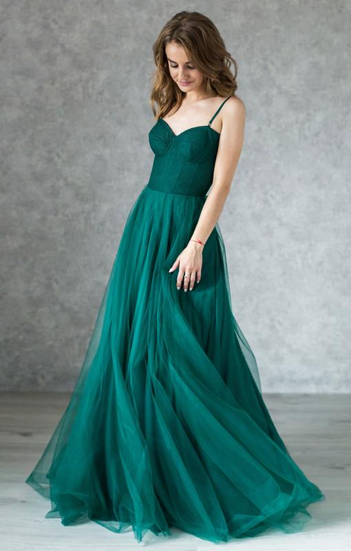 Emerald evening dress with built-in bra