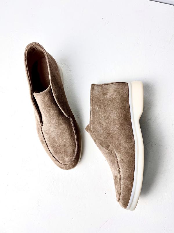 High loafers in cappuccino suede