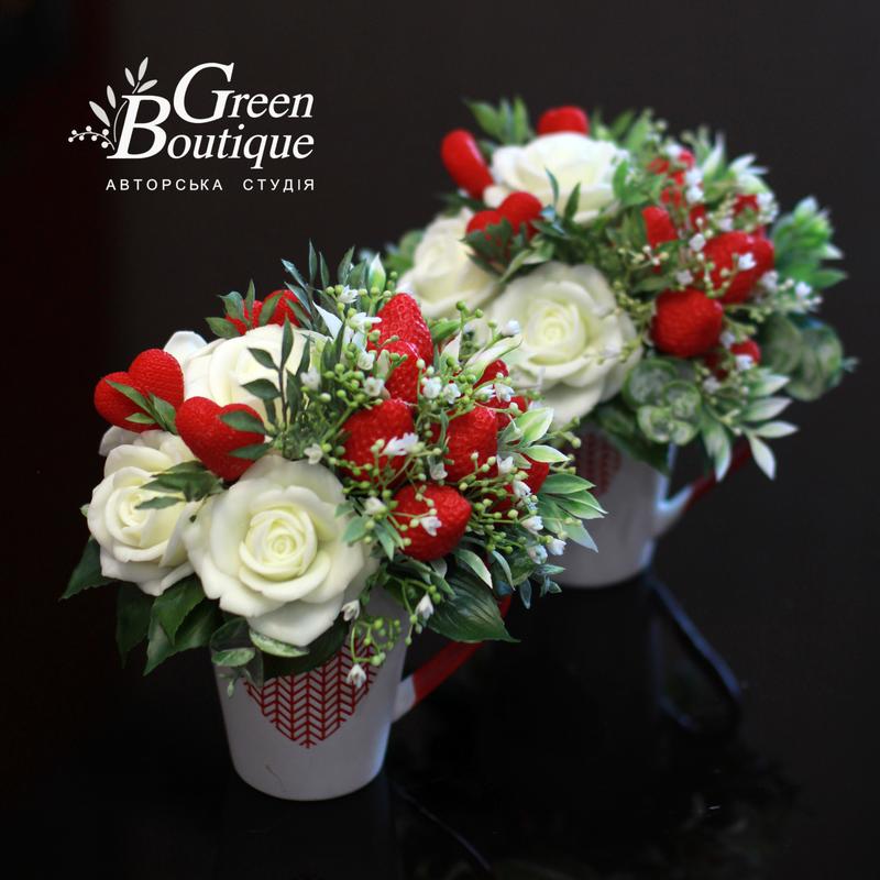 Luxurious interior bouquet of soap roses and strawberries in a ceramic cup