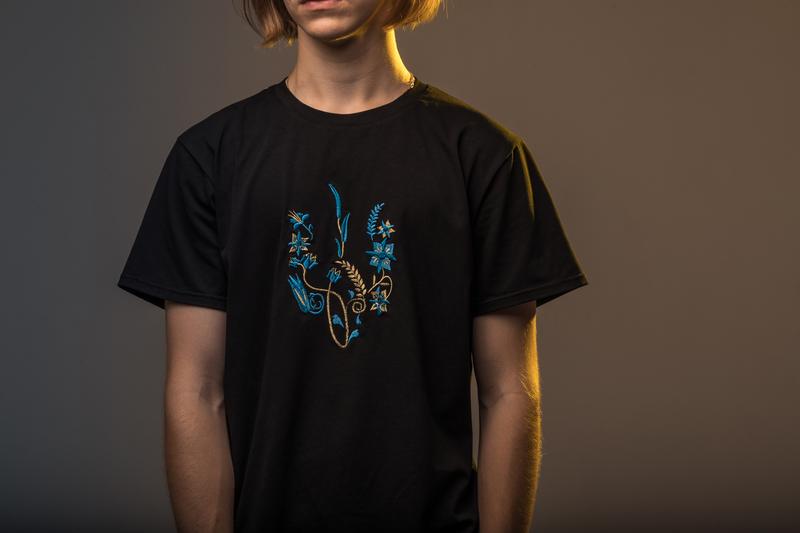Men's t-shirt with embroidery "Picturesque trident" black