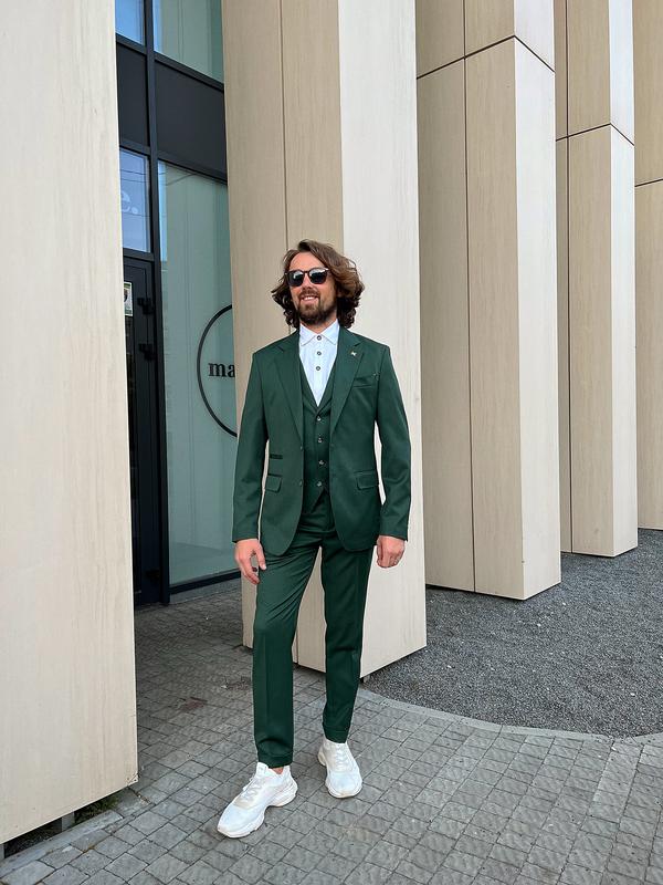 Men's emerald suit of Andreas Moskin brand