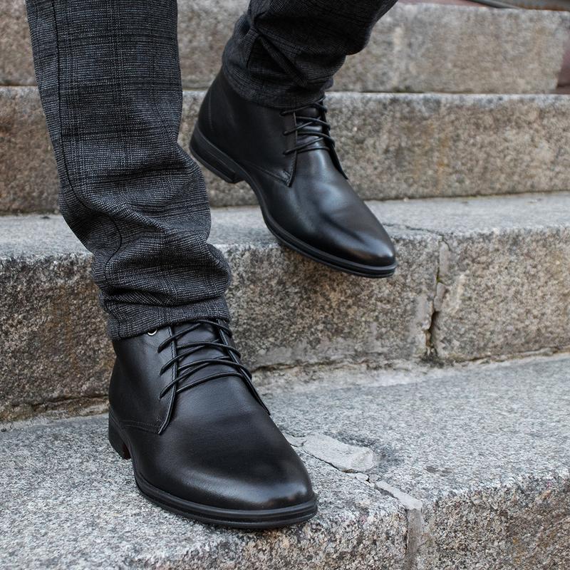Stylish classic winter shoes "Ikos 7". Black men's boots on fur.