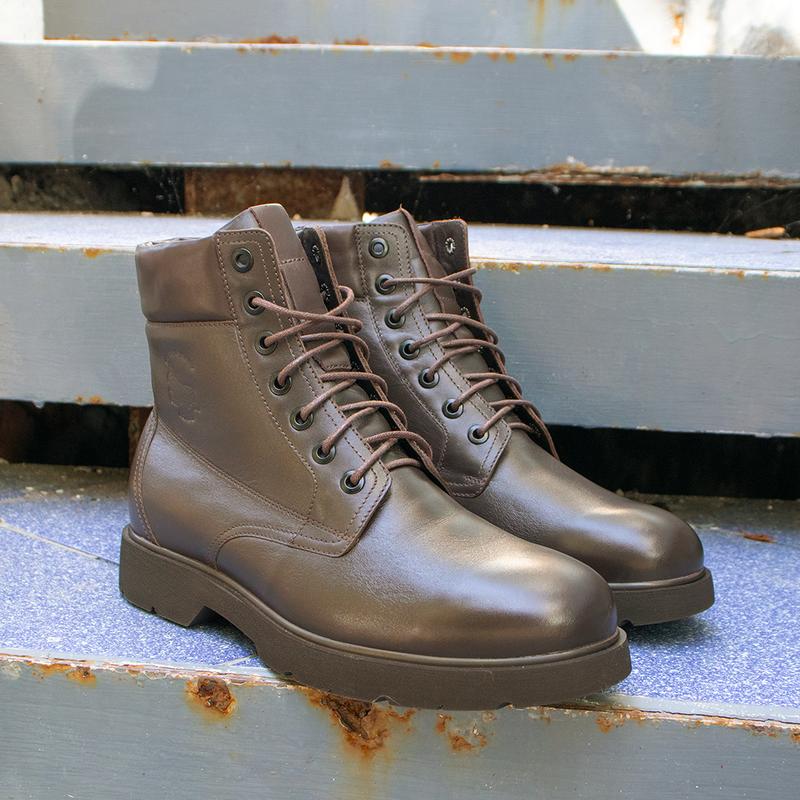 Men's boots of brown (chocolate) color 41 size. winter men's shoes