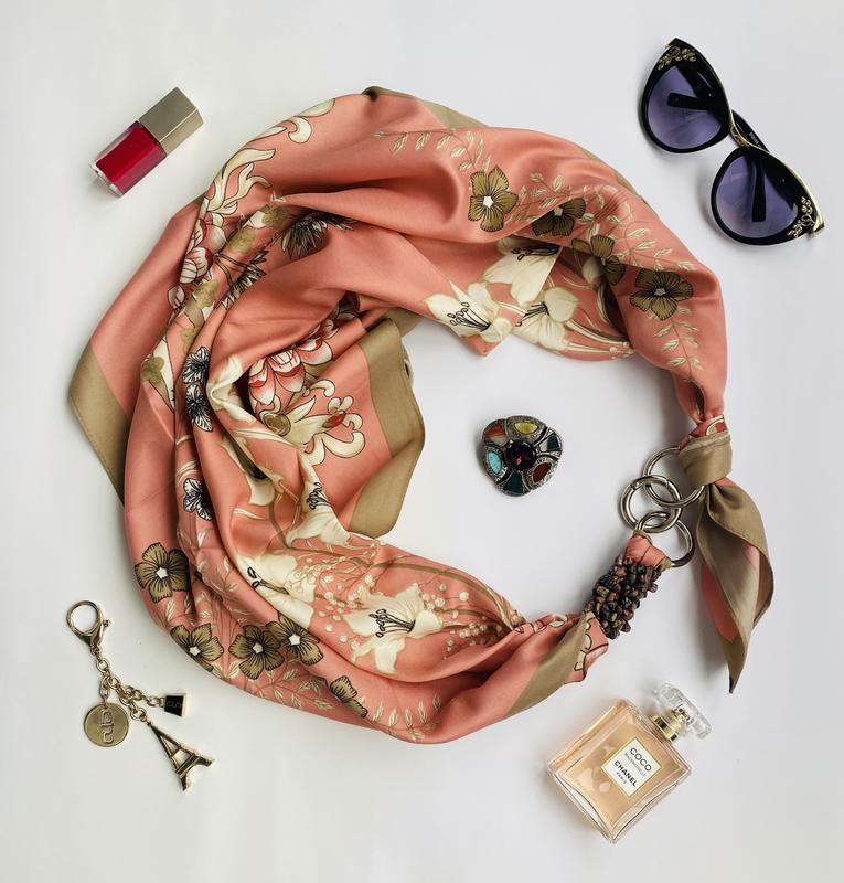Scarf "Peach garden"" from the brand MyScarf. Decorated with natural rhodonite