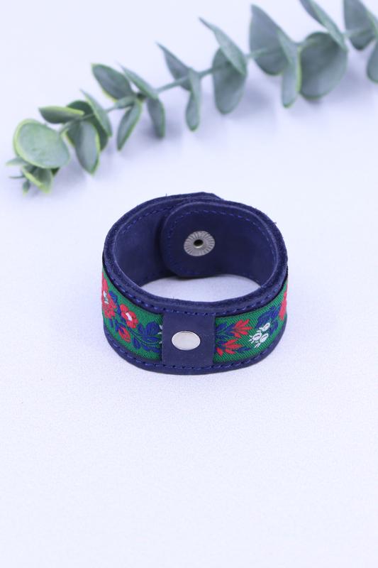 Custom leather bracelet with fabric insert on metallic button