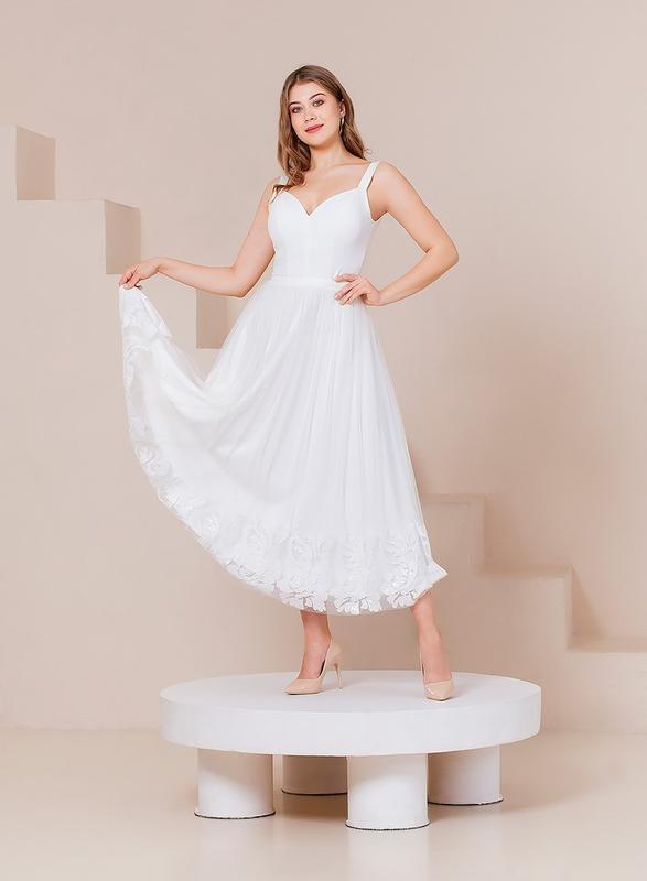 Elegant milky midi dress with a tulle skirt