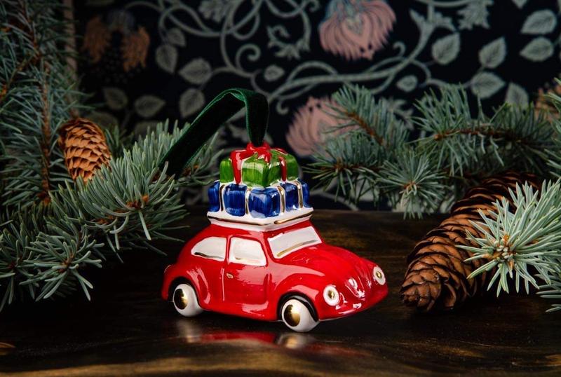 Ceramic Christmas decoration Auto with gifts